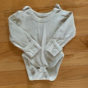 L’ovedbaby newborn onesie